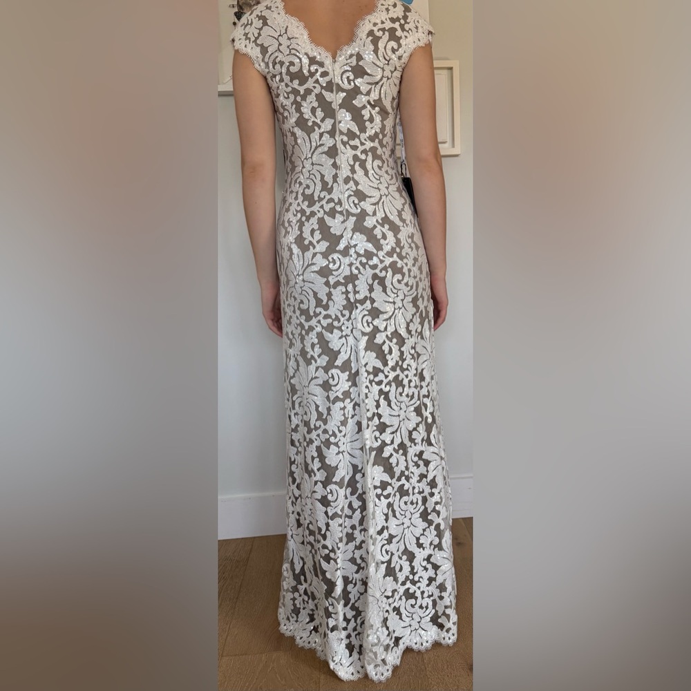 Elegant White Floral Lace Dress - Picture 3 of 6